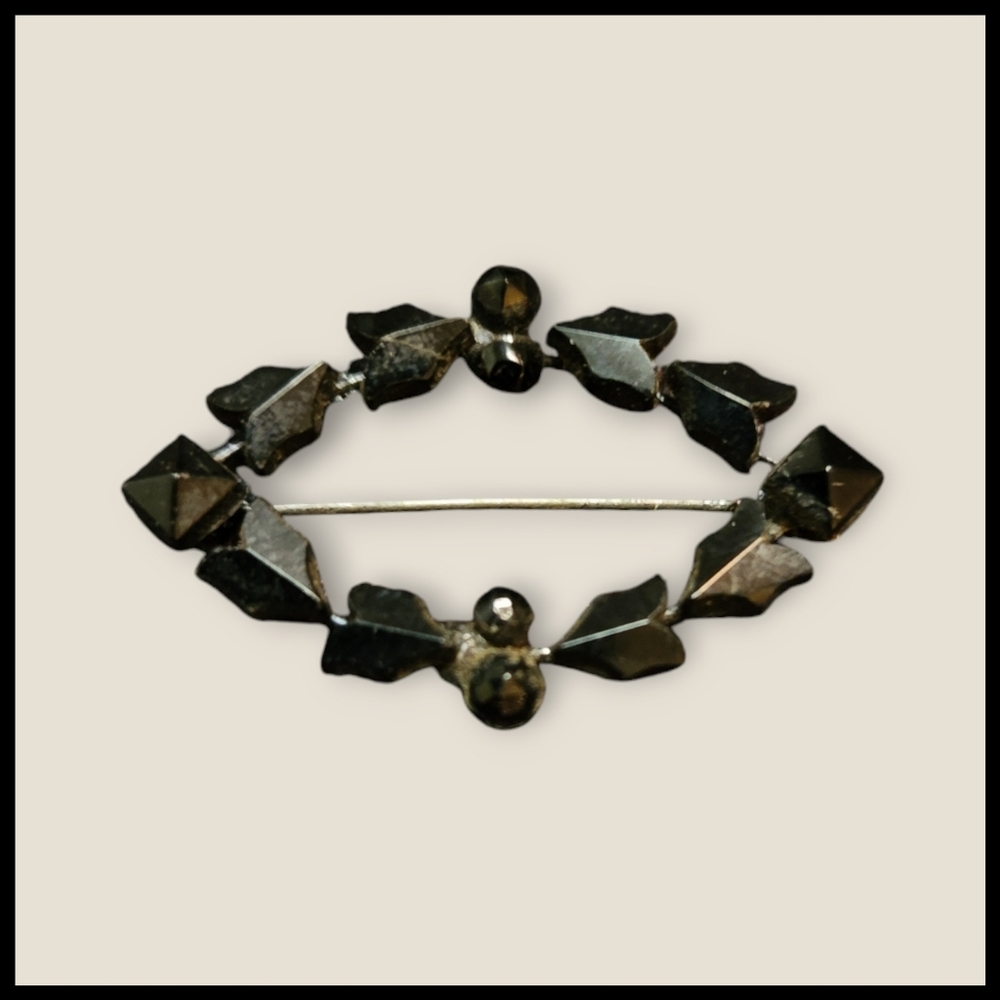 Antique Jet Lens Shape